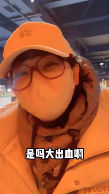 前央視主持方瓊逛超市!人來人往無人識,嫁大8歲領導生活幸福
