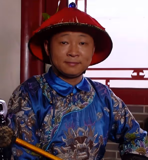 53歲趙亮近況:娶小15歲嬌妻,把演戲當副業,靠養雞身家過億!
