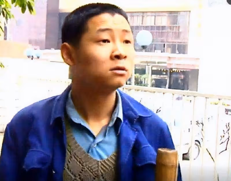 53歲趙亮近況:娶小15歲嬌妻,把演戲當副業,靠養雞身家過億!