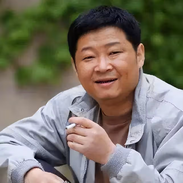 53歲趙亮近況:娶小15歲嬌妻,把演戲當副業,靠養雞身家過億!