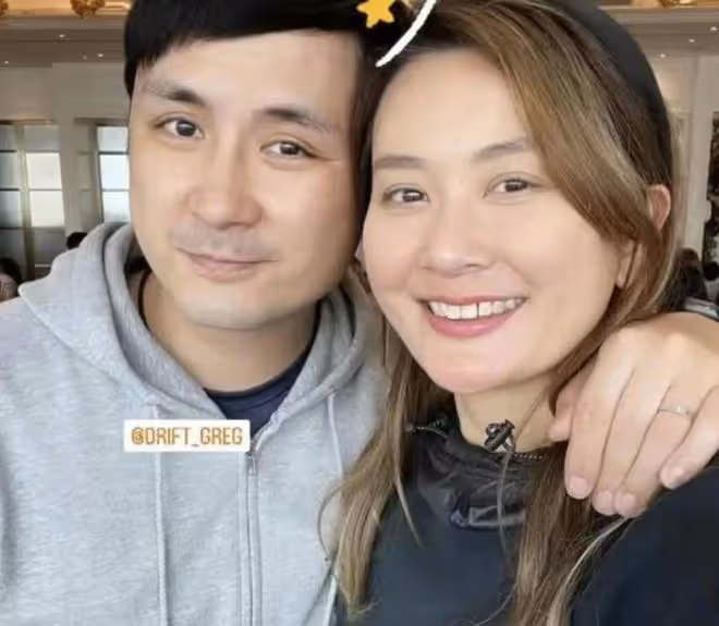 黃霑女兒參加家族聚會,緊摟表姐夫李家鼎,鄧梓峰3名子女罕露面