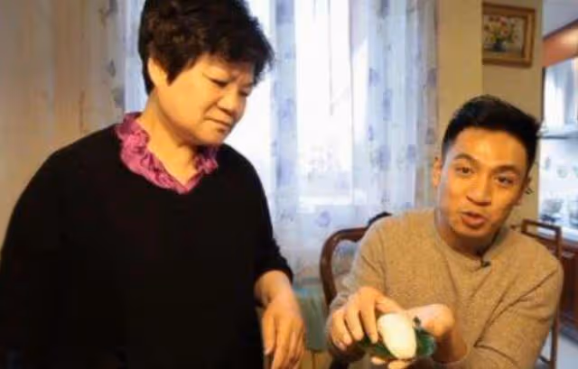 主播何岩柯:央視工作16年，含淚陪母親抗癌，如今40歲單身也幸福