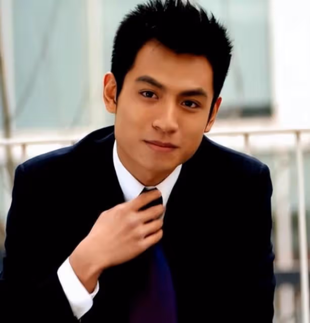 主播何岩柯:央視工作16年，含淚陪母親抗癌，如今40歲單身也幸福