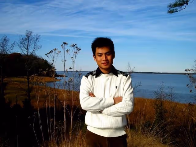 主播何岩柯:央視工作16年，含淚陪母親抗癌，如今40歲單身也幸福