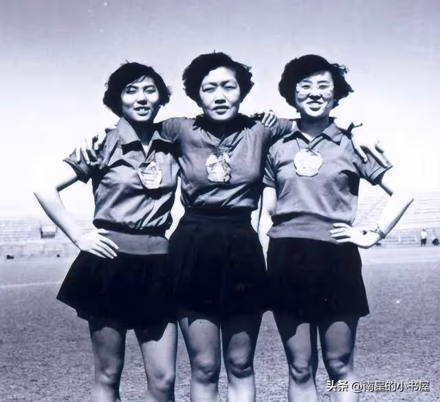 她是中國首位女子世界冠軍,兩次婚姻育有二子,一生奉獻給桌球