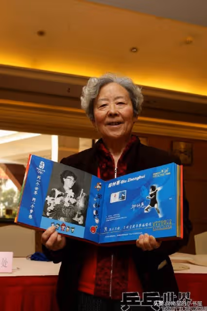 她是中國首位女子世界冠軍,兩次婚姻育有二子,一生奉獻給桌球