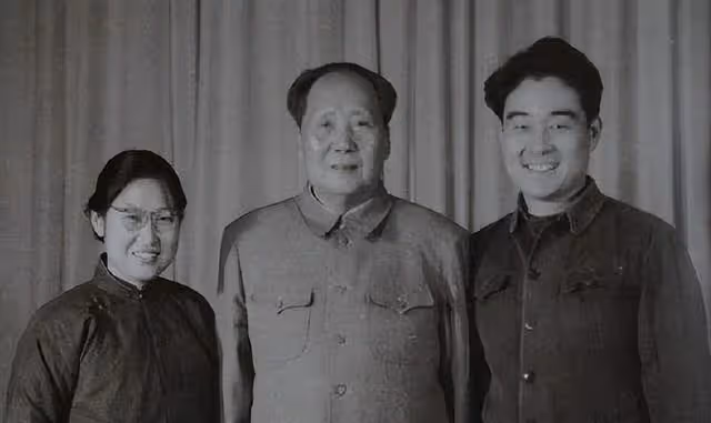 76年毛主席拉著李敏的手:嬌嬌你怎麼才來看我。為何李敏不常來?