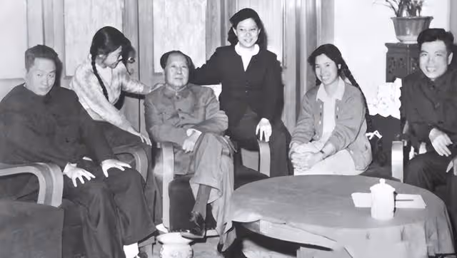 76年毛主席拉著李敏的手:嬌嬌你怎麼才來看我。為何李敏不常來?