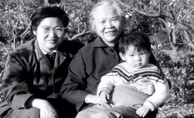 76年毛主席拉著李敏的手:嬌嬌你怎麼才來看我。為何李敏不常來?