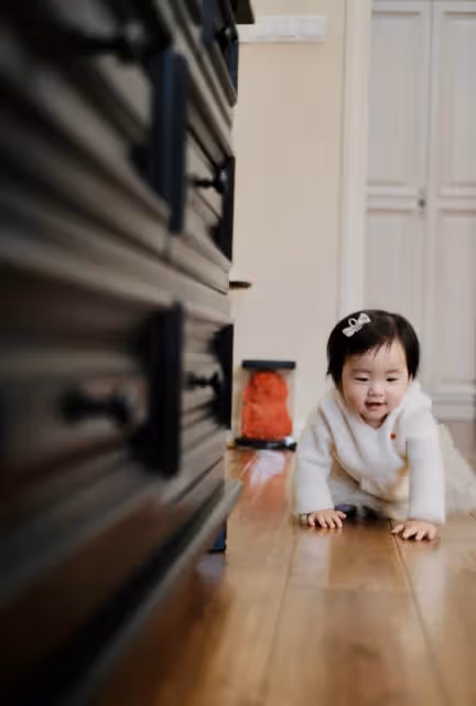 「奧運五金王」鄒凱女兒1歲生日,一家四口同框,妹妹長得像爸爸