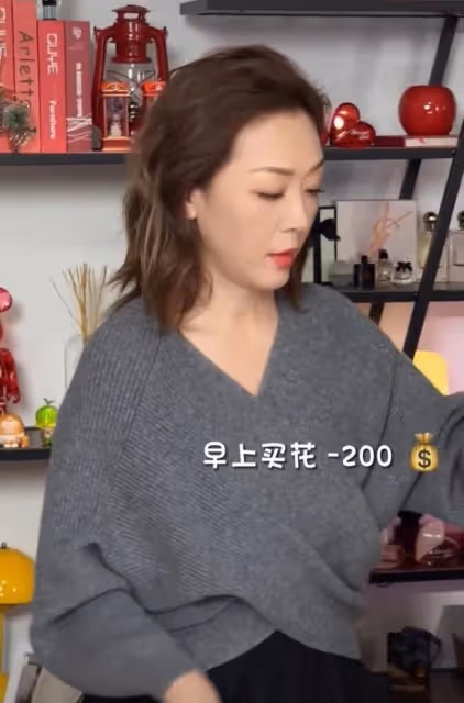 53歲港星公開宅家花銷，不出門1天花費超2000元，定居杭州近兩年