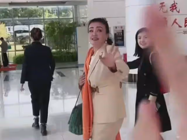 張蘭與董明珠會面，團隊直播被拒，連晚宴也被禁止參加