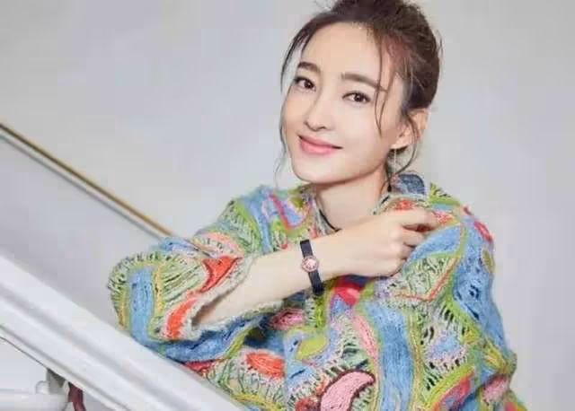 王麗坤老公被曝詐騙，董卿老公陷資本局，那些被假富豪坑的女明星