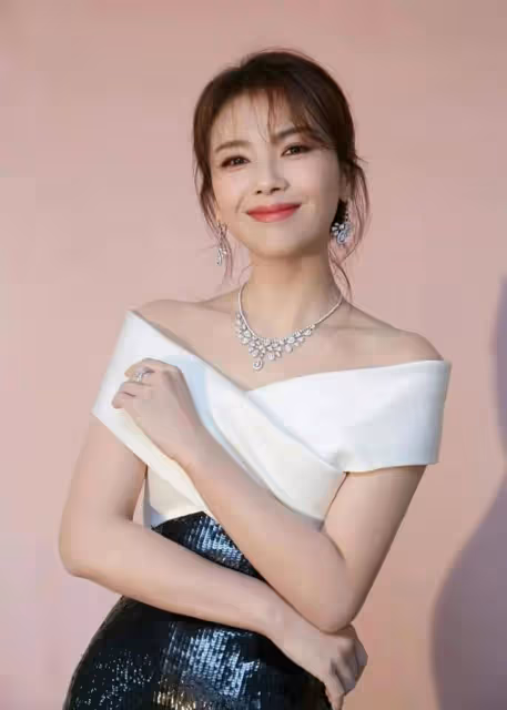 王麗坤老公被曝詐騙，董卿老公陷資本局，那些被假富豪坑的女明星