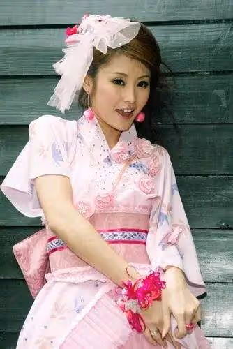 佐藤麻衣離婚官司6年，扯出嫁豪門的一地雞毛，祖孫三代都是渣男