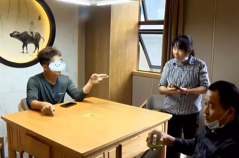 辛辛苦苦撫養30年,養子與父母反目成仇,狠心「斷絕關系」他淚:養育之恩抵不過40萬塊錢