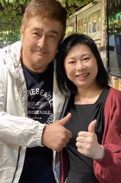老戲骨聚會千瓶酒水擺滿屋,林威一口悶太豪爽,興奮喊陳惠敏姐夫