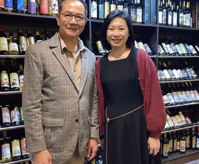 老戲骨聚會千瓶酒水擺滿屋,林威一口悶太豪爽,興奮喊陳惠敏姐夫