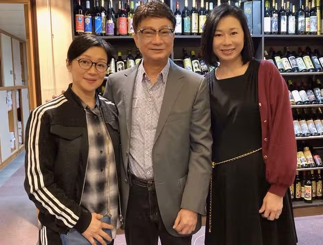 老戲骨聚會千瓶酒水擺滿屋,林威一口悶太豪爽,興奮喊陳惠敏姐夫