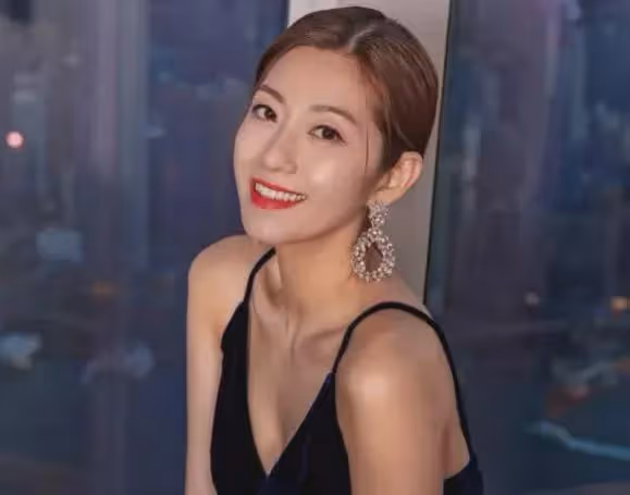 41歲陳自瑤香港被偶遇!個子矮小長相普通,被嘲:網紅都比她好看