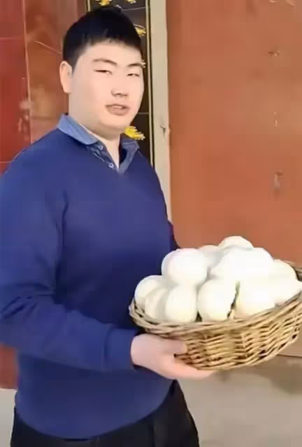 朱小偉供電局當門衛,陳萌回學校上課,大衣哥心愿已了!