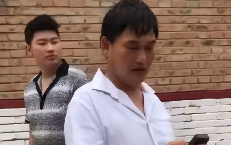 朱小偉供電局當門衛,陳萌回學校上課,大衣哥心愿已了!