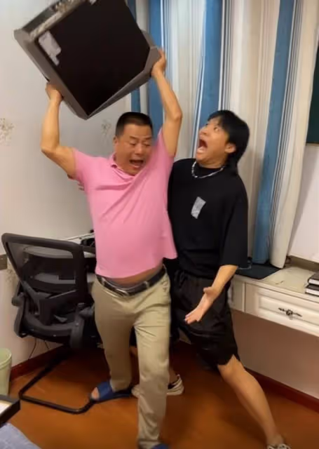 小楊哥爸誤發不雅視頻後續:群已解散狂刪評論,網友好奇想發給誰