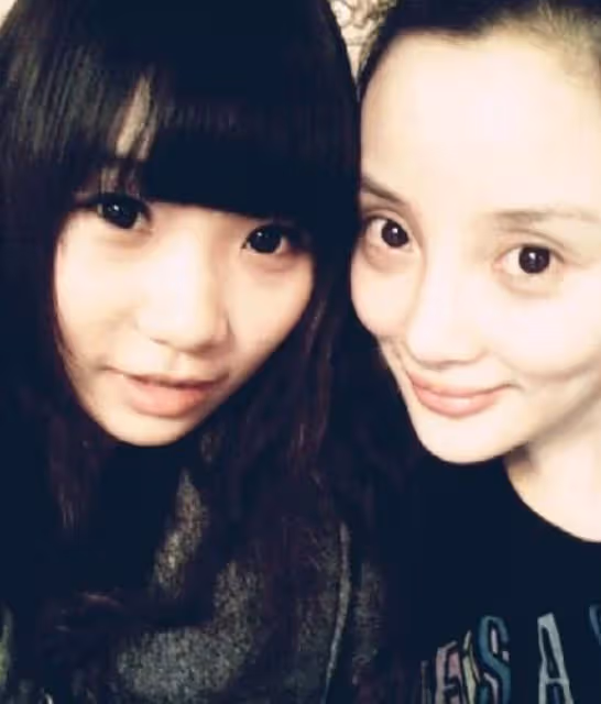 李小璐與李小宅同框熱舞!小12歲堂妹「超女」出身,現轉行當主播