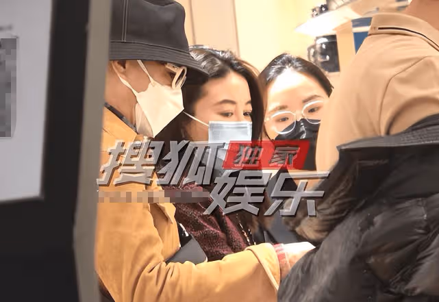 段奕宏夫婦購物被拍,日籍太太胖到認不出,結婚11年約定做丁克