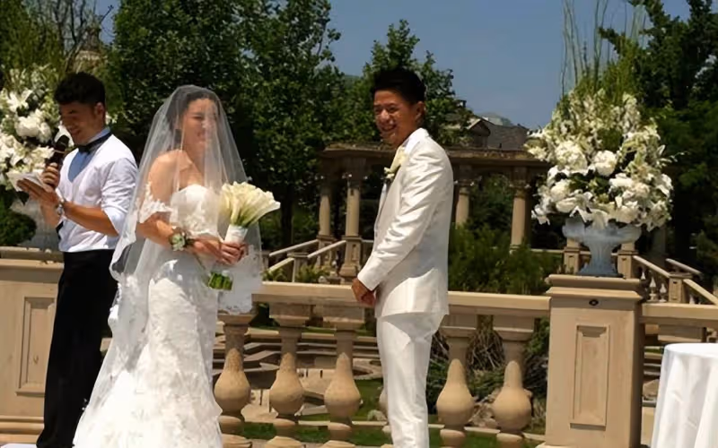 段奕宏夫婦購物被拍，日籍太太胖到認不出，結婚11年約定做丁克