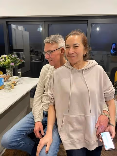 58歲混血女神罕露面變化大!嫁洋老公移居國外,模特女兒繼承美貌