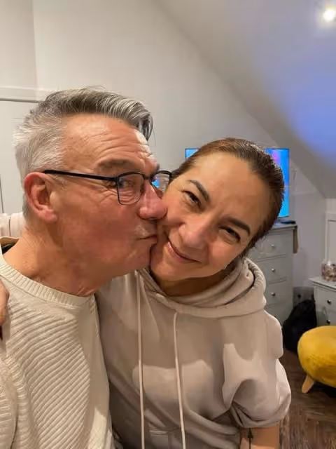 58歲混血女神罕露面變化大!嫁洋老公移居國外,模特女兒繼承美貌