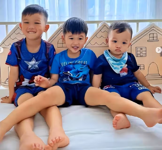 胡杏兒帶兒子挖紅薯,5歲奕霆調皮搞怪表情豐富,被贊有演員潛質