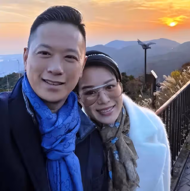胡杏兒帶兒子挖紅薯,5歲奕霆調皮搞怪表情豐富,被贊有演員潛質