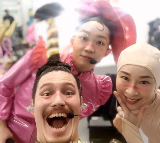 周華健混血兒子演歌劇!梳沖天辮造型太奇特,鬍子拉碴不像90後