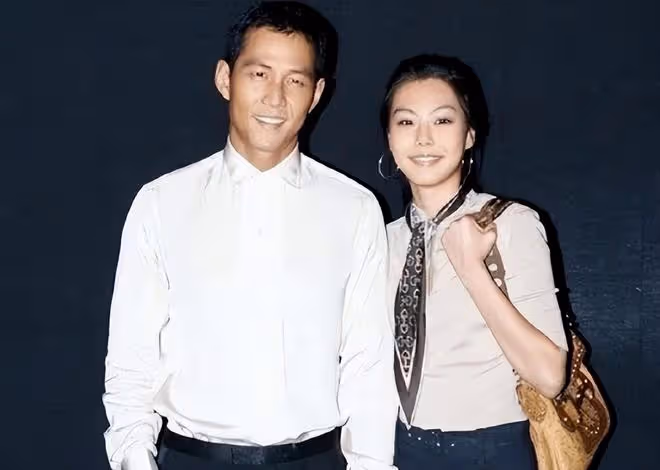 八年了,她還沒和老頭分手?
