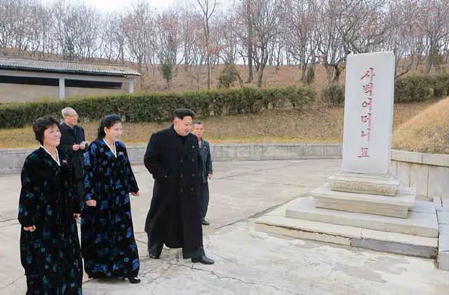 金與正的時尚與霸氣和韓國的唯唯諾諾對比,恰似女人的兩種狀態!