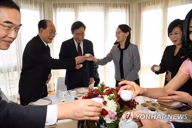 金與正的時尚與霸氣和韓國的唯唯諾諾對比,恰似女人的兩種狀態!