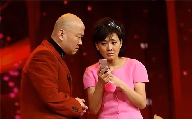 49歲牛莉又陷整容風波!山根高聳蘋果肌突出,超寬雙眼皮太搶鏡