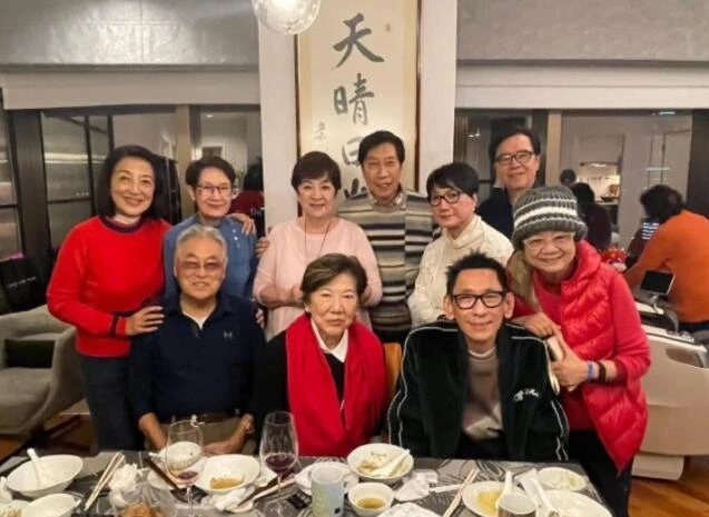 83歲凌波與85歲金漢罕露面,結婚57年恩愛如初,移民多年生活幸福