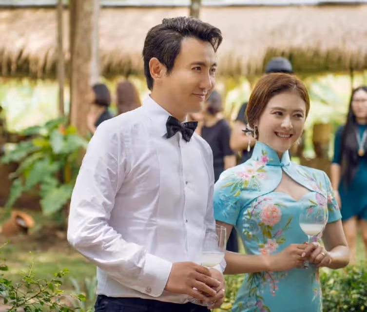 沈騰帶著老婆參加婚禮,之前被曝一起聚餐,粉碎婚變傳聞