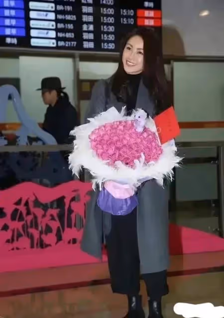 從玉女巨星到「乞討」人生,酒井法子被萬人唾棄,渣男丈夫是原罪