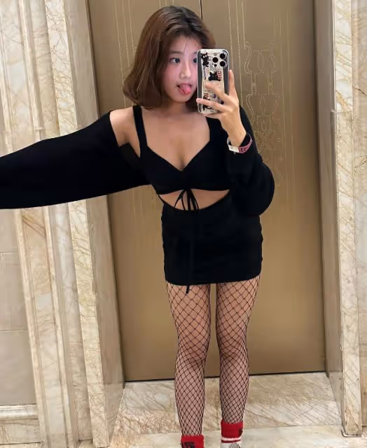 濃妝,網襪,賈靜雯17歲的女兒將東南亞風格進行到底
