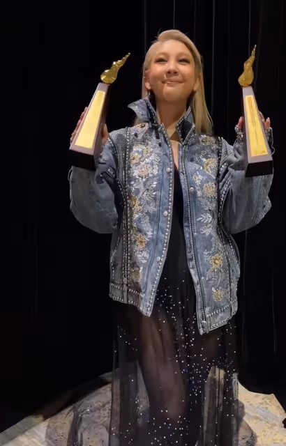 沈殿霞離世15周年,鄭欣宜深夜追憶母親,曬舊照喊話想念您