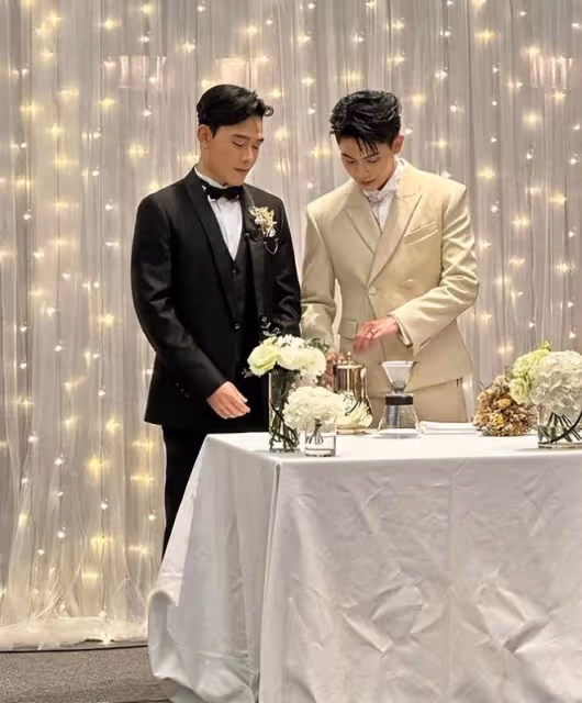 小S參加同性婚禮落淚,緋聞「唐老師」再一次和她做熱舞表情