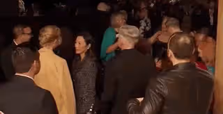 好甜!大魔王獲最佳女主,楊紫瓊與其激情相擁,兩人曾傳戀愛緋聞