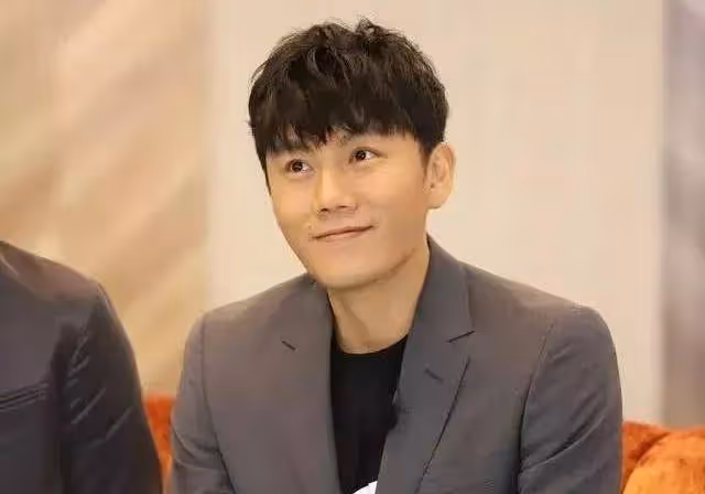 相戀22年，疑「被不忠誠」的庾澄慶，如今竟公開支持前妻伊能靜