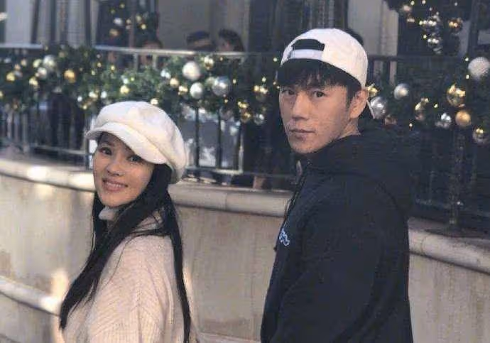 相戀22年，疑「被不忠誠」的庾澄慶，如今竟公開支持前妻伊能靜