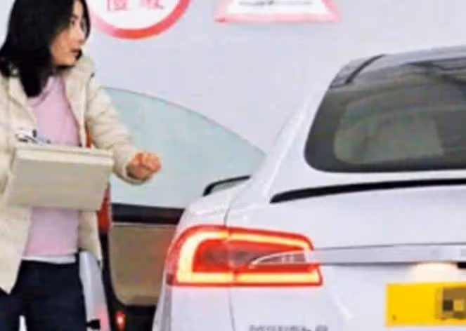 郭晶晶終於開始炫富了？看到她曬出的豪車，網友：是我嚮往的生活