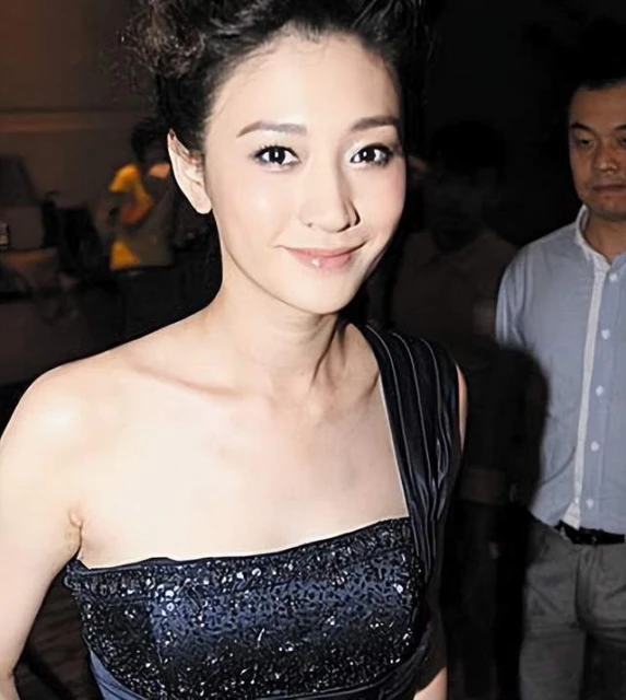 小雪花問李小冉:上戲好還是北電好?李小冉的回答引全場大笑